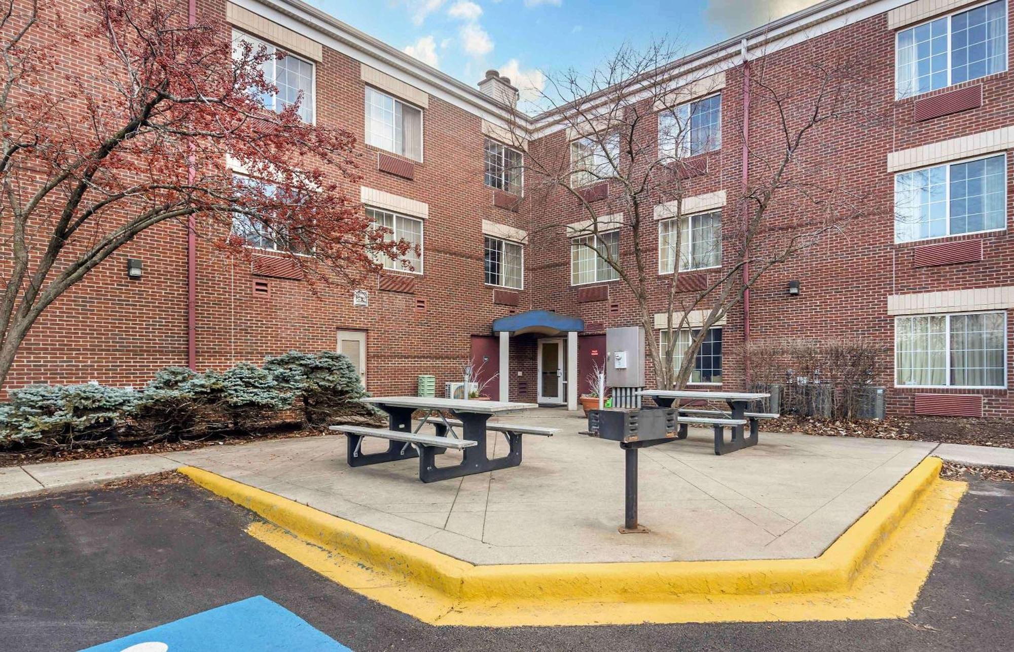 Extended Stay America Select Suites - Chicago - Westmont - Oak Brook Экстерьер фото