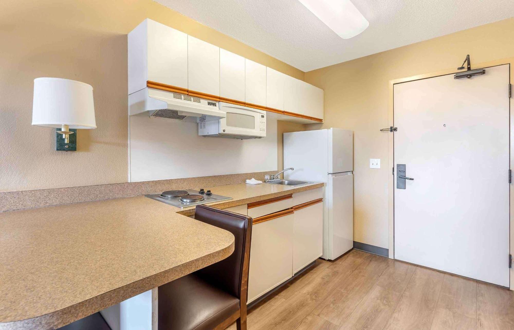 Extended Stay America Select Suites - Chicago - Westmont - Oak Brook Экстерьер фото