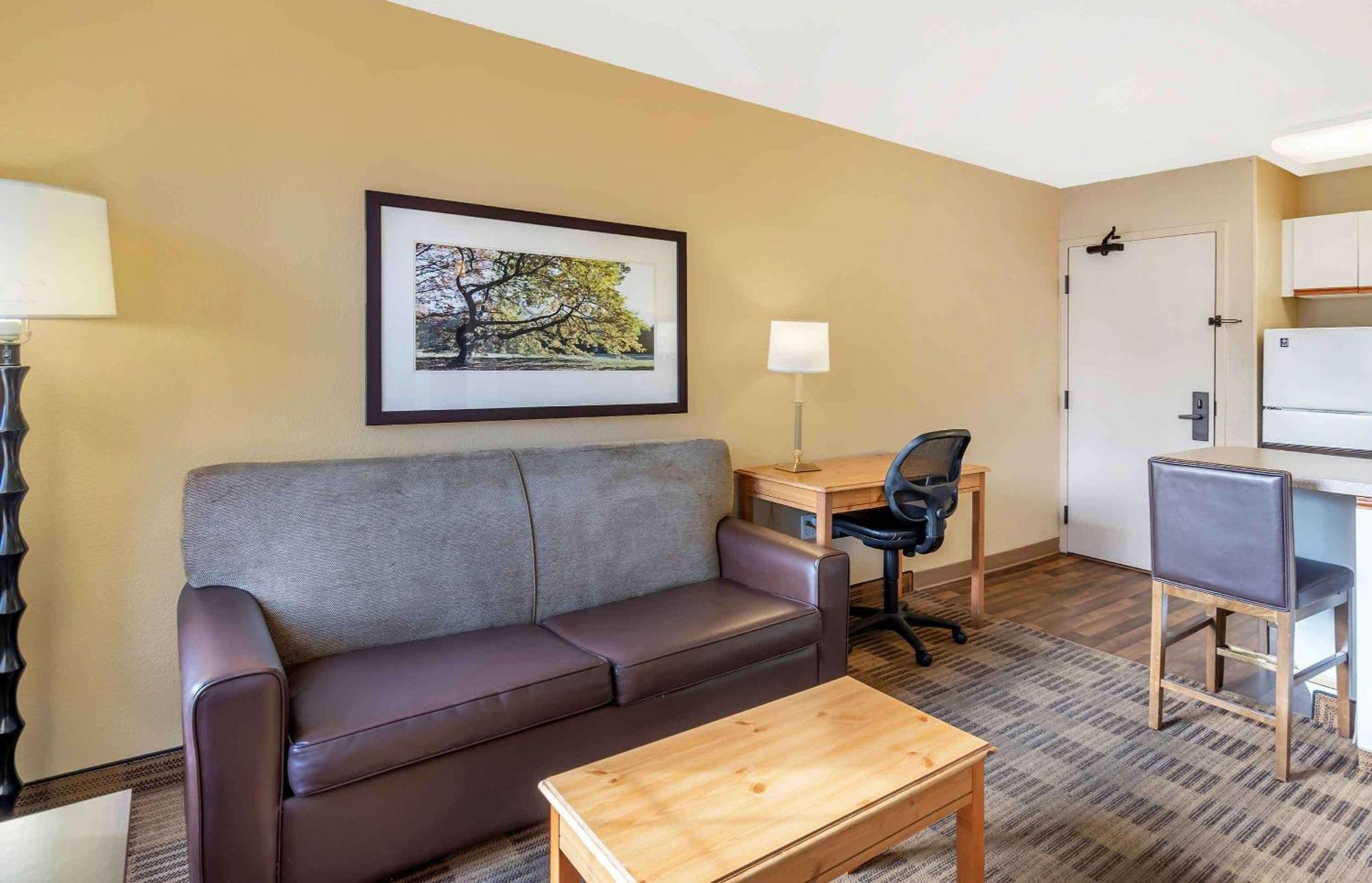 Extended Stay America Select Suites - Chicago - Westmont - Oak Brook Экстерьер фото