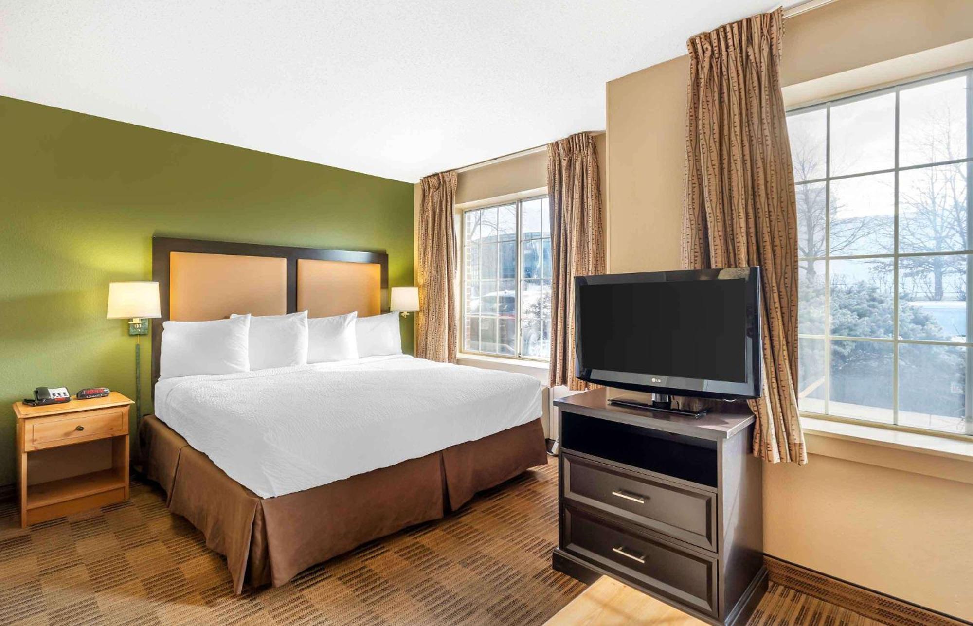 Extended Stay America Select Suites - Chicago - Westmont - Oak Brook Экстерьер фото