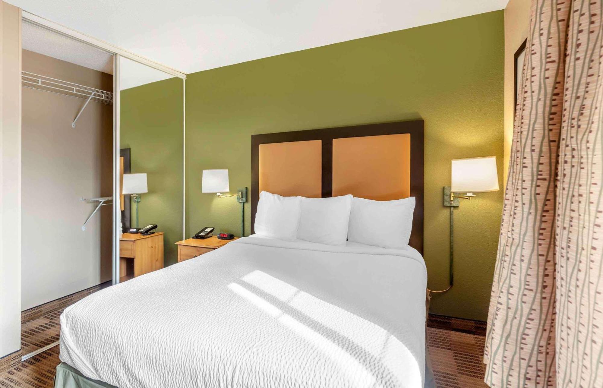 Extended Stay America Select Suites - Chicago - Westmont - Oak Brook Экстерьер фото
