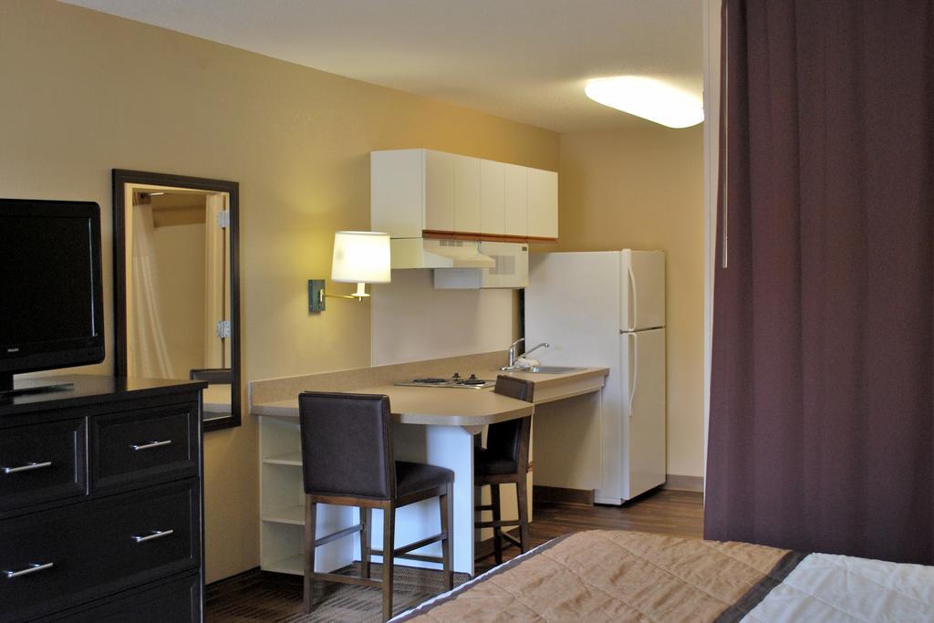 Extended Stay America Select Suites - Chicago - Westmont - Oak Brook Экстерьер фото