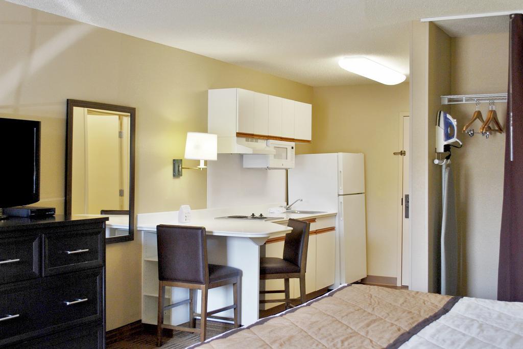 Extended Stay America Select Suites - Chicago - Westmont - Oak Brook Экстерьер фото